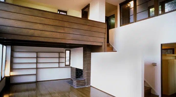 Grokowsky_int A room with a large window