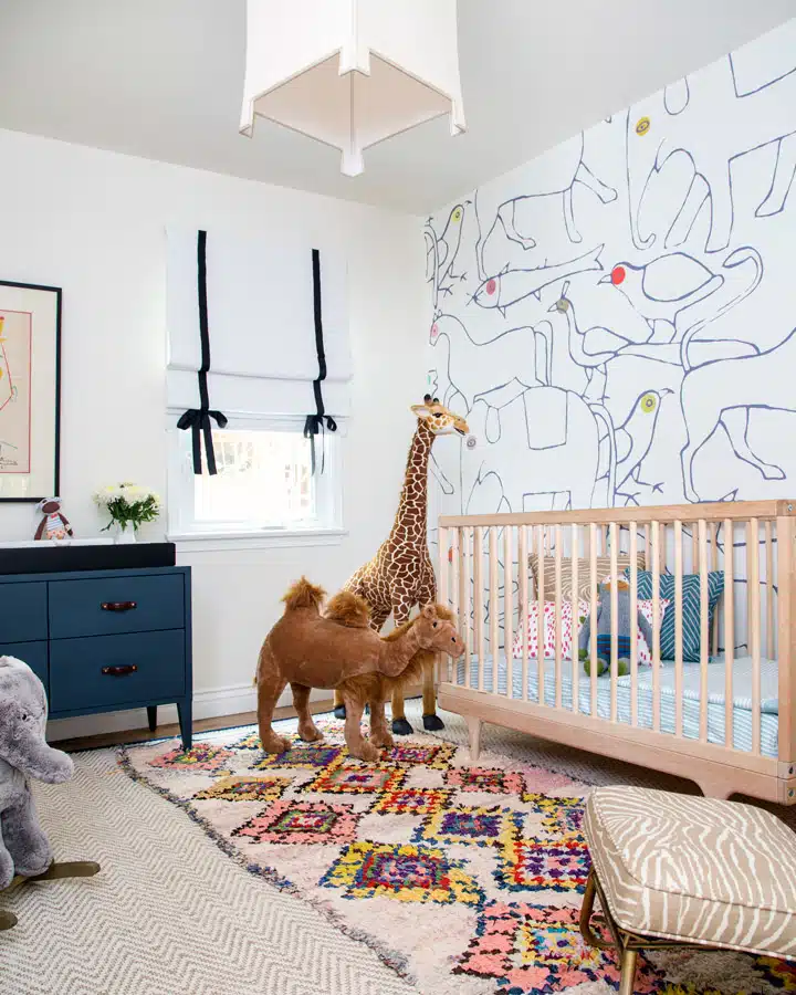 IMG_0014 Un grupo de peluches sentados encima de una cama