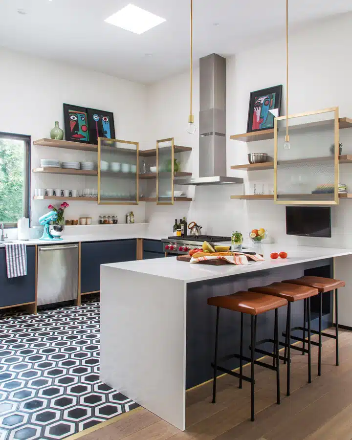 IMG_0395 A room filled with furniture and a table