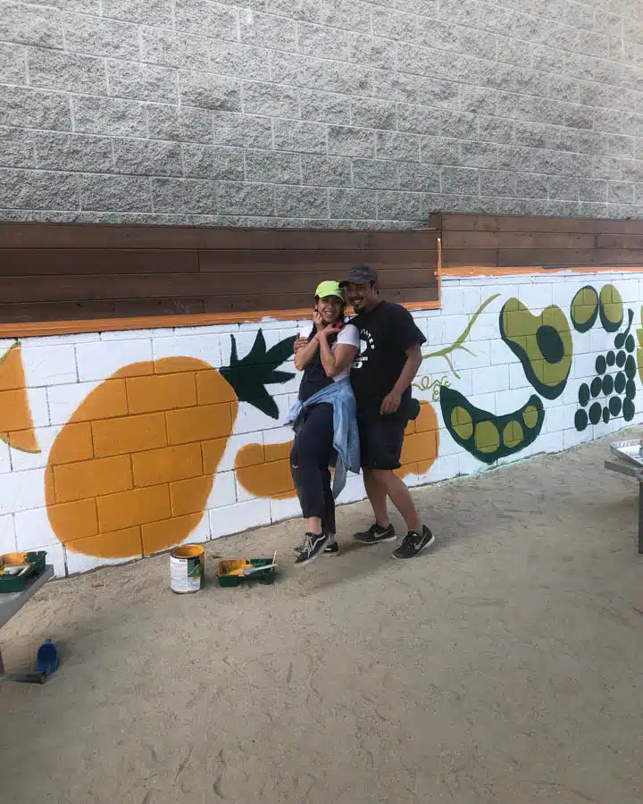 IMG_1128-720x900 Un hombre haciendo un truco en una tabla de skate en un parque de skate