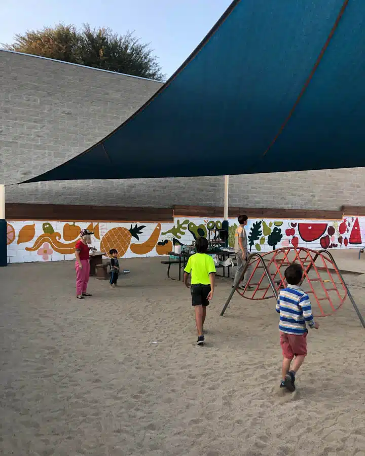 IMG_1228-720x900 Un grupo de personas en una tienda de campaña