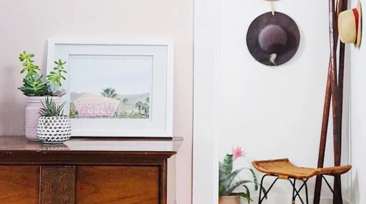 IMG_4292-720X400 A room filled with furniture and vase of flowers on a table