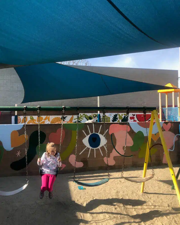 IMG_66842-720x900 Un grupo de personas en una playa