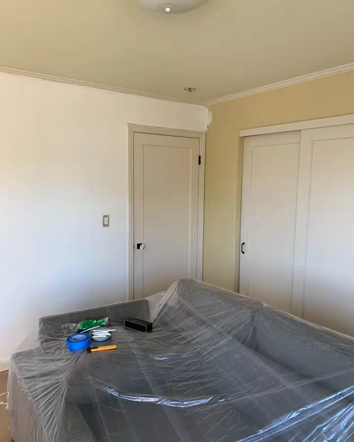 IMG_7895-720x900 A bedroom with a bed in a room