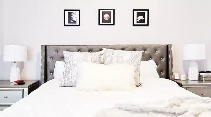 IMG_8790-720x400 A bedroom with a large bed in a hotel room