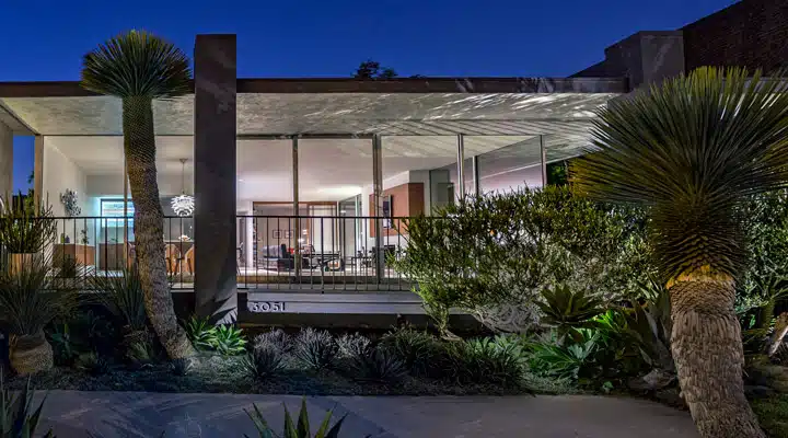 KBS-Marina-Model-2 Un gran edificio con palmeras