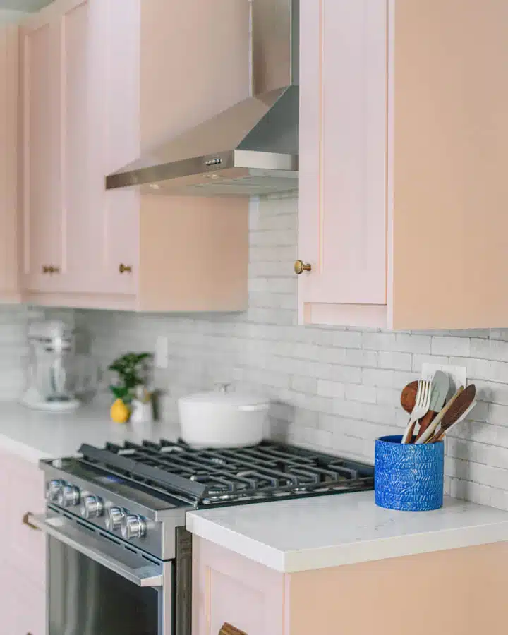Kitchen_Reveal__full_size_-38_Blog6-720x900 Un horno en el interior de una cocina