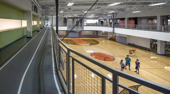 _L7C3047 A group of people at a train station