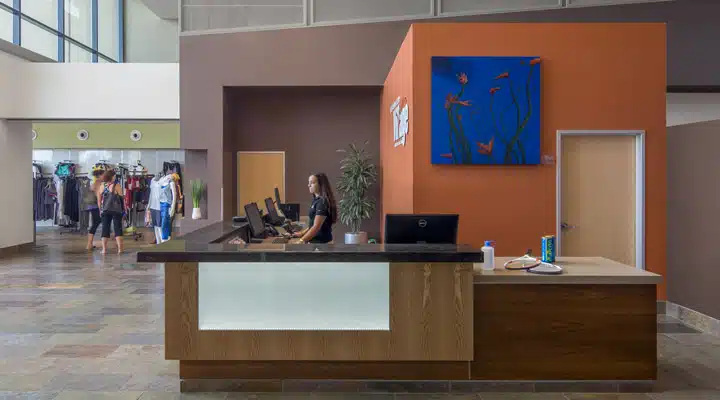 _L7C3319 A screen shot of a living room