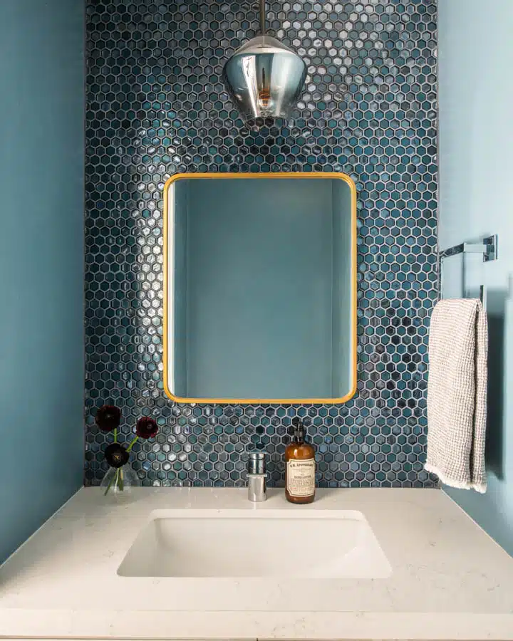 LHDesigns_LongBeach_PowderRM-720x900 A sink and a mirror