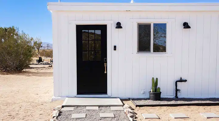 LekkerHouse45 A bench in front of a building