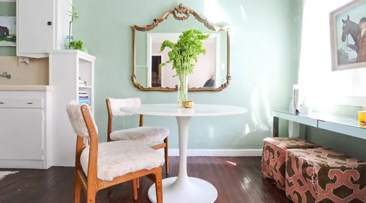 Light-Colors_Green A living room filled with furniture and a fireplace