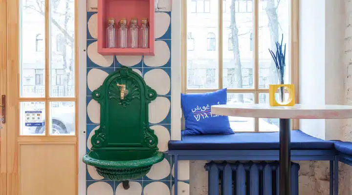 _MG_5493-720x400 A bedroom with a large window