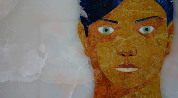 Primer plano de una máscara