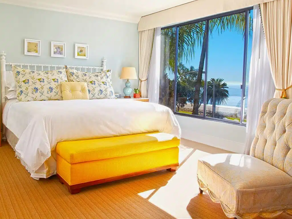 Oceana_3 A bedroom with a bed in a hotel room