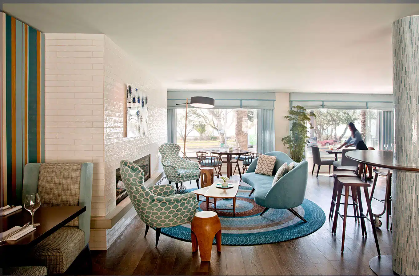 Oceana_4__2_ A living room filled with furniture and a large window