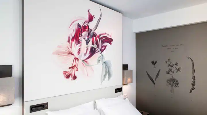 RiveRoshan_Spinoza_Room02_wall_PhotoThomasFasting-720x400 Un cuadro colgado en la pared