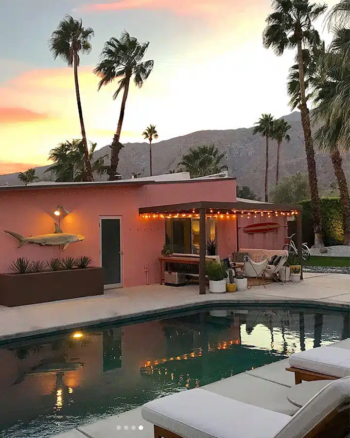 Screen-Shot-2018-06-19-at-10.58.13-PM_720x900 Un grupo de palmeras en el lateral de un edificio