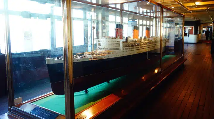 Ship-Model Un primer plano de un escaparate