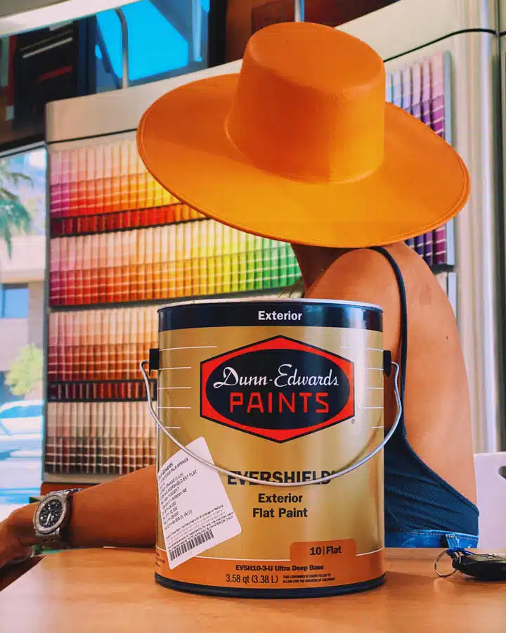 Processed with VSCO with k2 preset A laptop computer sitting on top of a table