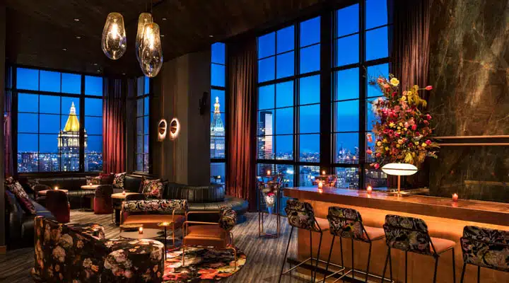 The_Fleur_Room__south_side_tight_-720x400 Un salón lleno de muebles y un gran ventanal