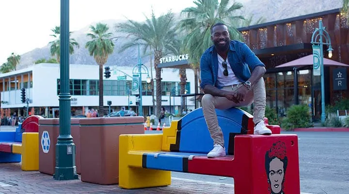 Tysen_Knight2-720x400 A man sitting in front of a statue