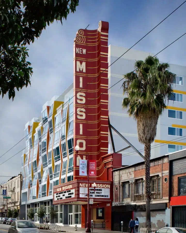 Wakely216401-e1457981553913-720x900 Un cartel en el lateral de un edificio