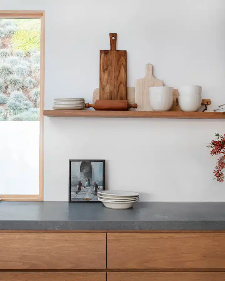 carlywaters-284-720x900 A room filled with furniture and vase of flowers on a table