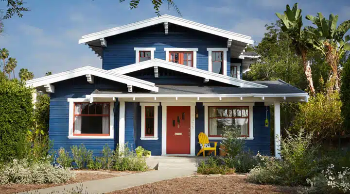 dunnedwardsvictoria2653..-720x400 A small house in front of a building