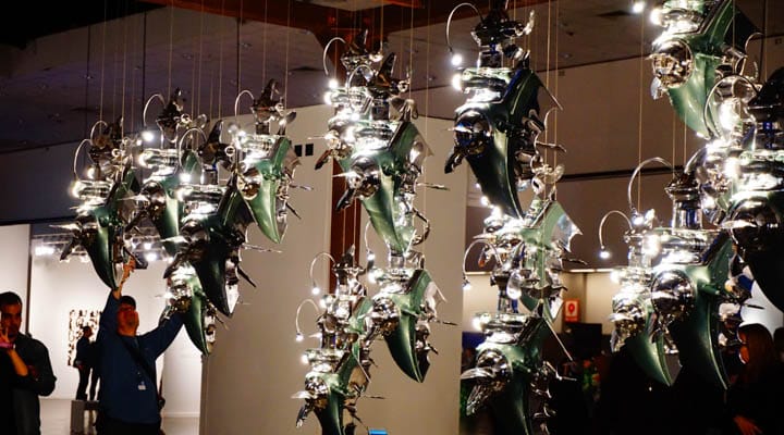 Un árbol de Navidad en una habitación