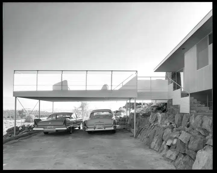 gri_2004_r_10_b0022_f022_2360_06 A airplane that is parked on the side of a building