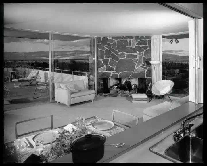 gri_2004_r_10_b0022_f022_2360_10 A room filled with furniture and a large window