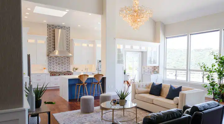 honeycomb-interior-design-106-720x400 Un salón lleno de muebles y una chimenea