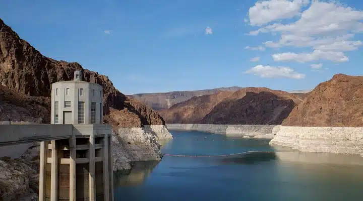 hoover-691114_1280-720x400 Water next to the rock