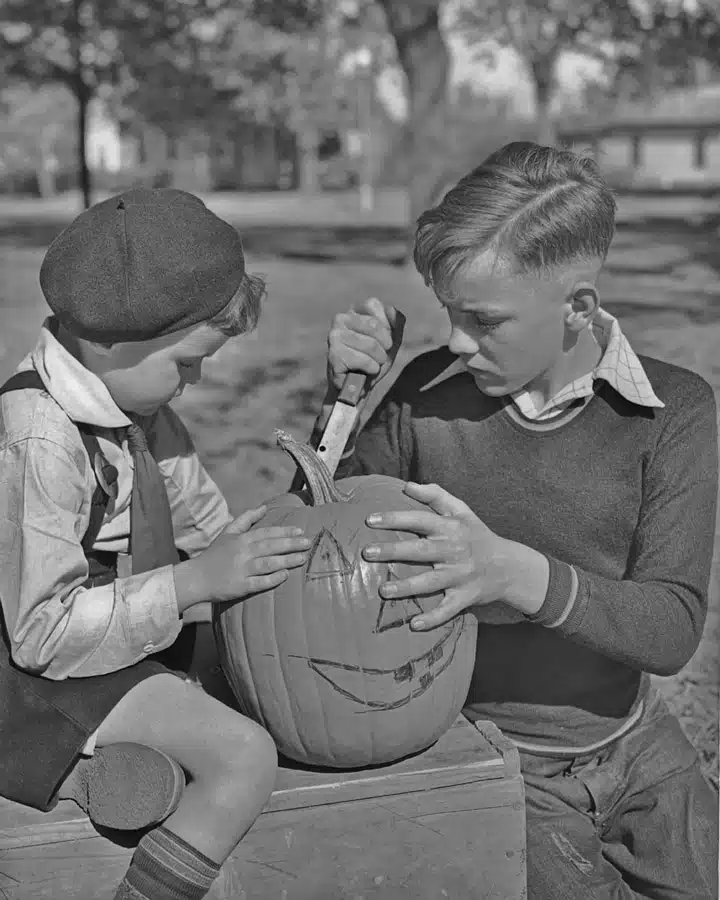 iStock_000018197982_Large Una persona con un bebé en brazos