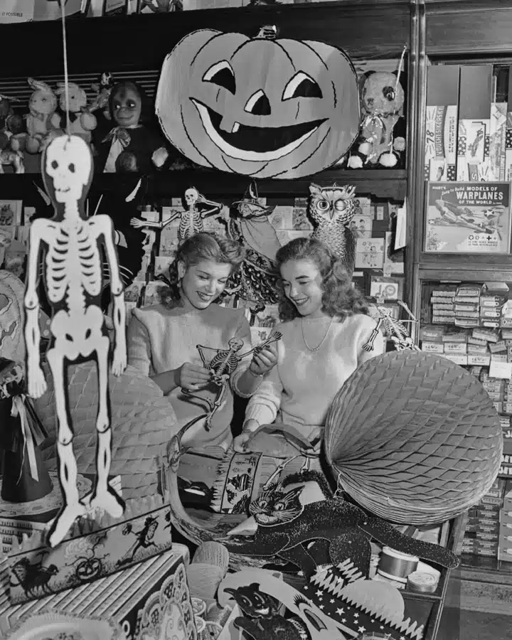 iStock_000018198446_Large Eileen Barton y otros posando para una foto