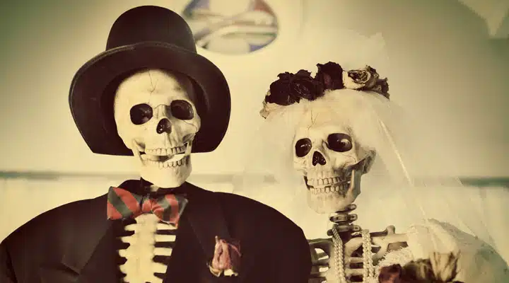 iStock_000027175472_Large Un grupo de personas disfrazadas