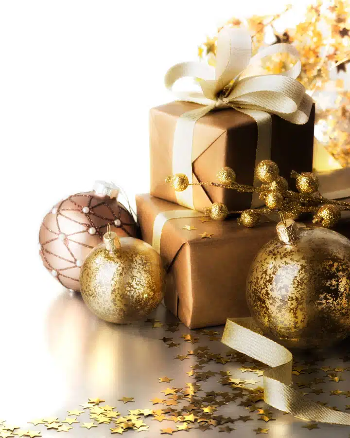 iStock_27395125_LARGE Un jarrón de flores sobre una mesa