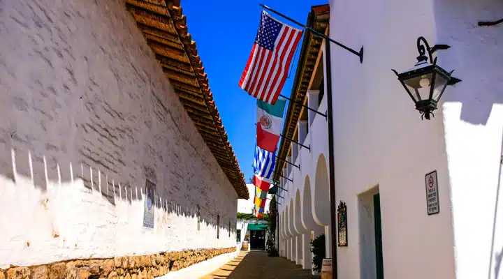 iStock_85812177_LARGE A large building