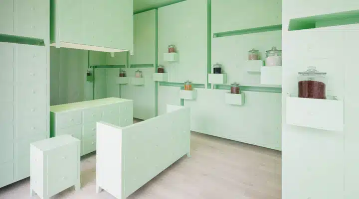 id_sumi_for_web_01-720x400 A room with a green door