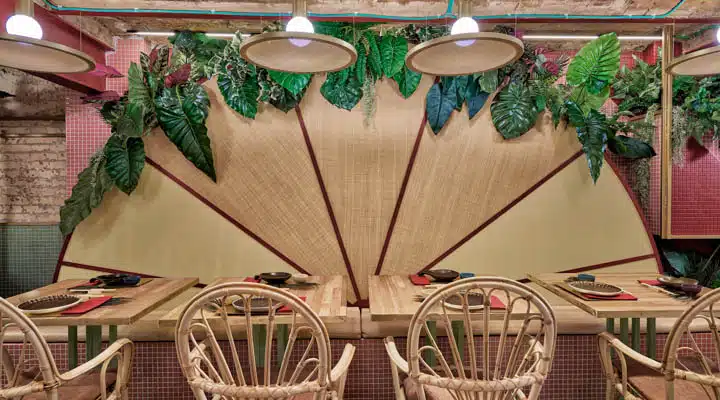 kaikaya-mas-interiors-restaurants-spain-valencia_dezeen_2364_col_18-720x400 Una mesa de comedor