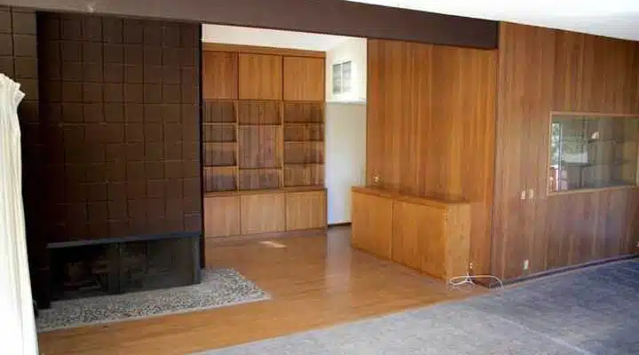 living_room_fireplace-720x900 A large room