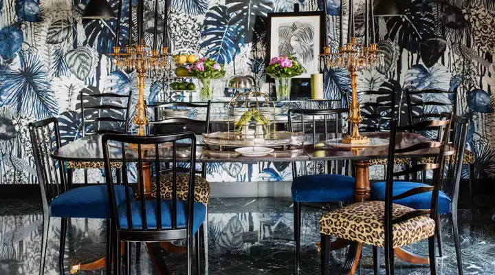 luxuryt_small_hotel_florence_centre_velona_jungle A dining room table
