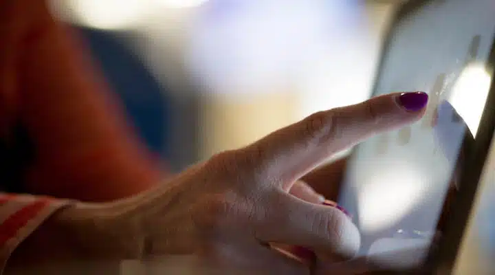 timothy-muza-572-unsplash-720x400 A close up of a hand