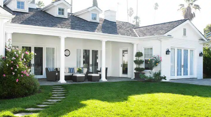 traditional-exterior-720x400 A large lawn in front of a house
