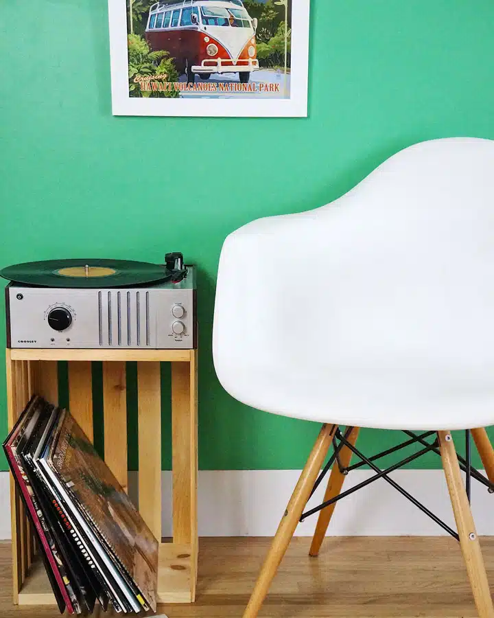 unspecified A green chair in a room