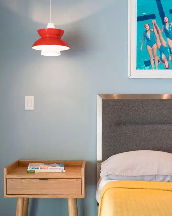 unspecifiedPGB1TKPB A bedroom with a bed and desk in a room