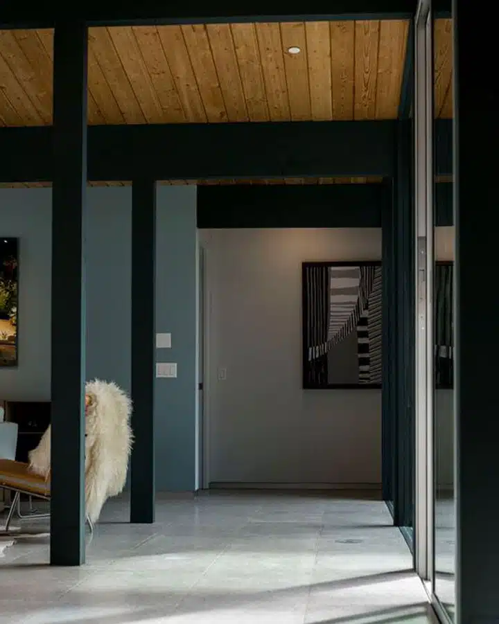 unspecifiedT4J21FI1 A close up of a store window