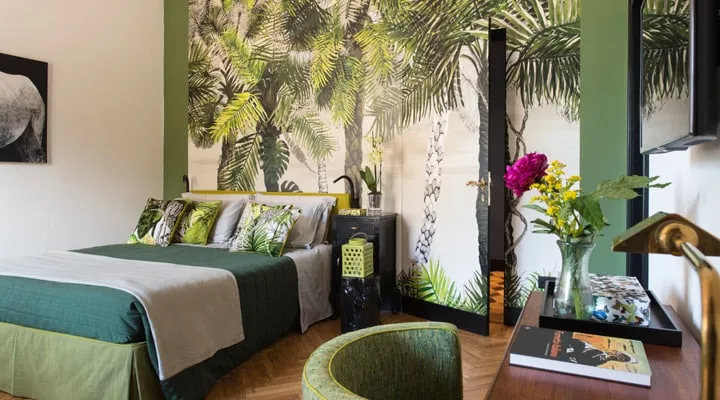 vegan_luxury_accomodation_florence_velona_jungle A living room filled with furniture and vase of flowers on a table