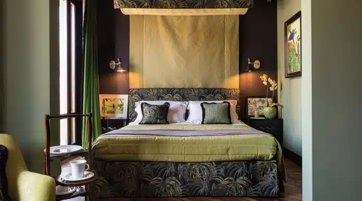 velona_s-jungle-livingstone-suite A bedroom with a bed in a room